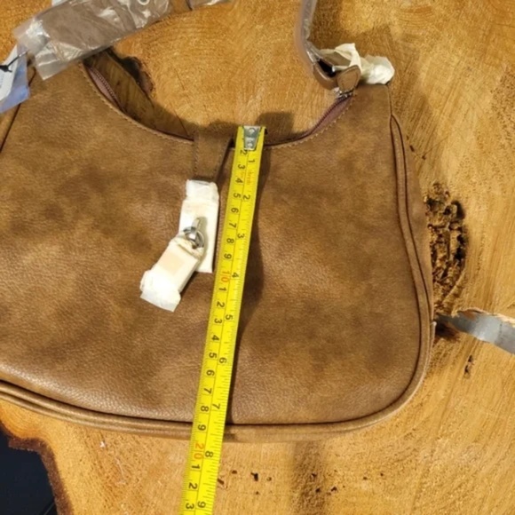 NEW Front Lock Detail Tan Shoulder Bag - Picture 6 of 10